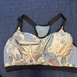 Incredible by Victoria Secrets sports bra